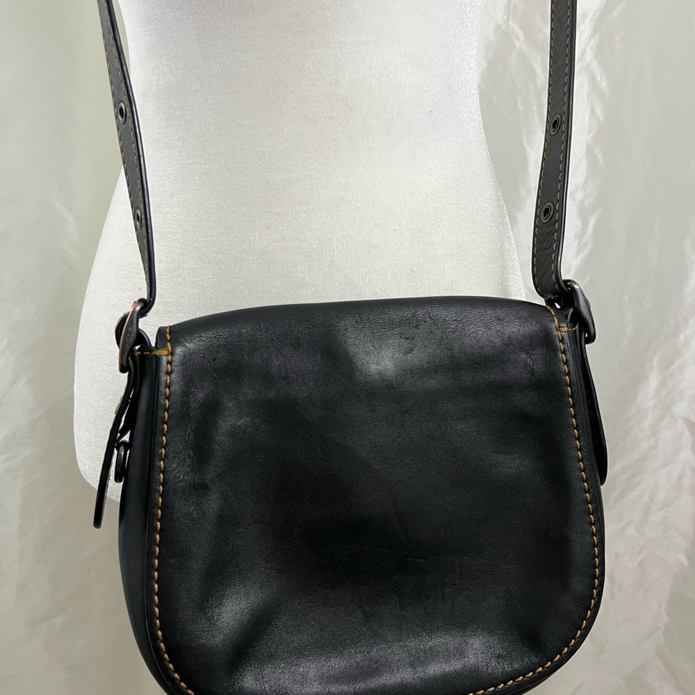 Classic Black Leather Saddle Crossbody Bag - Picture 3 of 12